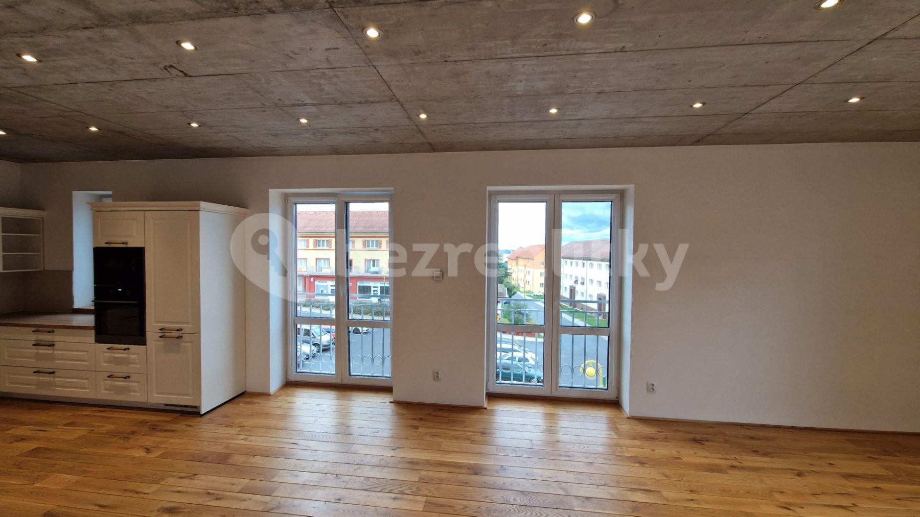 2 bedroom with open-plan kitchen flat to rent, 77 m², nám. Míru, Březová, Karlovarský Region