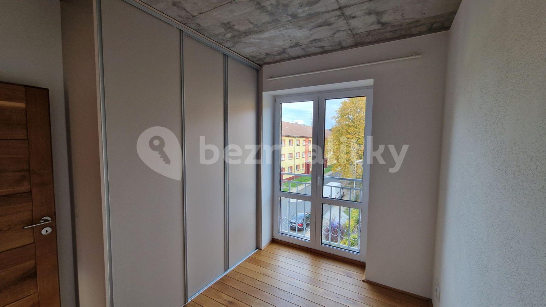 2 bedroom with open-plan kitchen flat to rent, 77 m², nám. Míru, Březová, Karlovarský Region