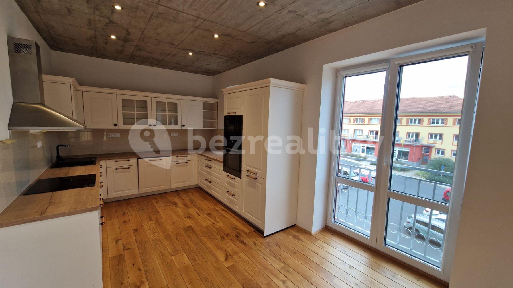 2 bedroom with open-plan kitchen flat to rent, 77 m², nám. Míru, Březová, Karlovarský Region