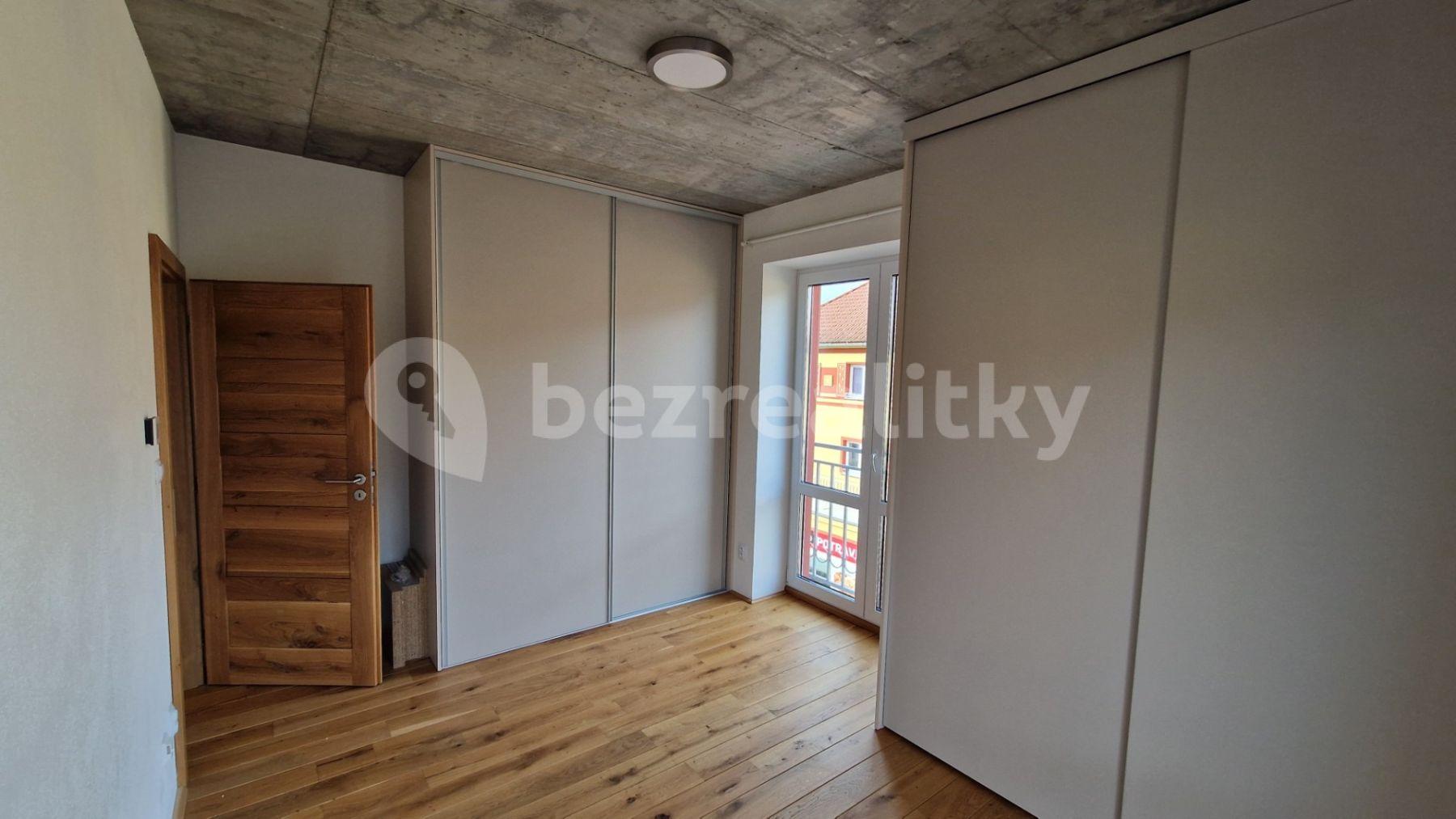 2 bedroom with open-plan kitchen flat to rent, 77 m², nám. Míru, Březová, Karlovarský Region