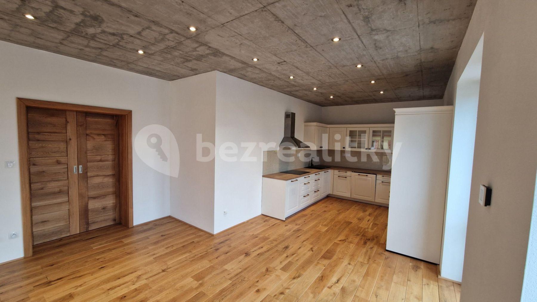 2 bedroom with open-plan kitchen flat to rent, 77 m², nám. Míru, Březová, Karlovarský Region