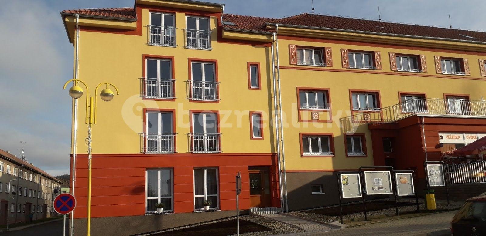 2 bedroom with open-plan kitchen flat to rent, 77 m², nám. Míru, Březová, Karlovarský Region