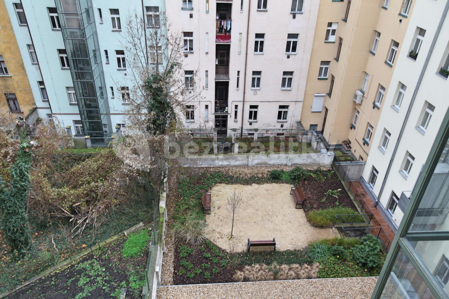 4 bedroom flat to rent, 160 m², Ruská, Prague, Prague