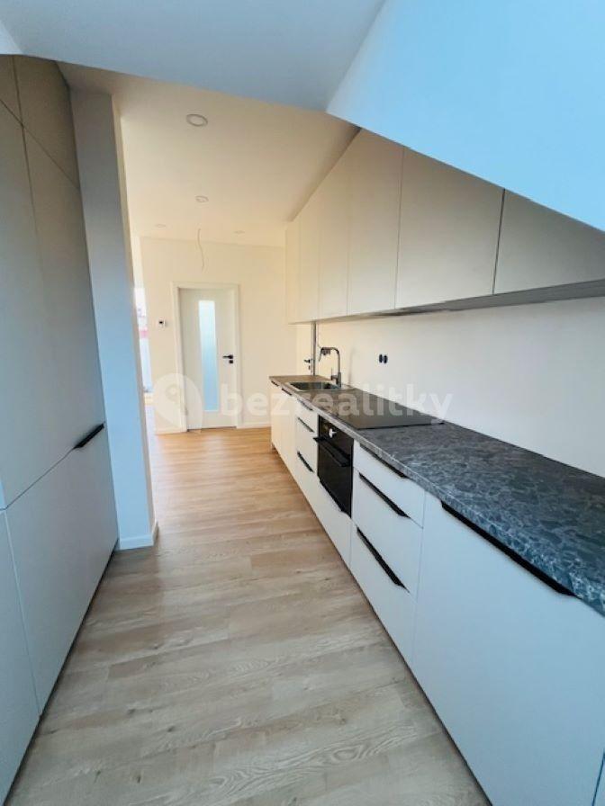 3 bedroom with open-plan kitchen flat to rent, 90 m², Budějovická, Prague, Prague