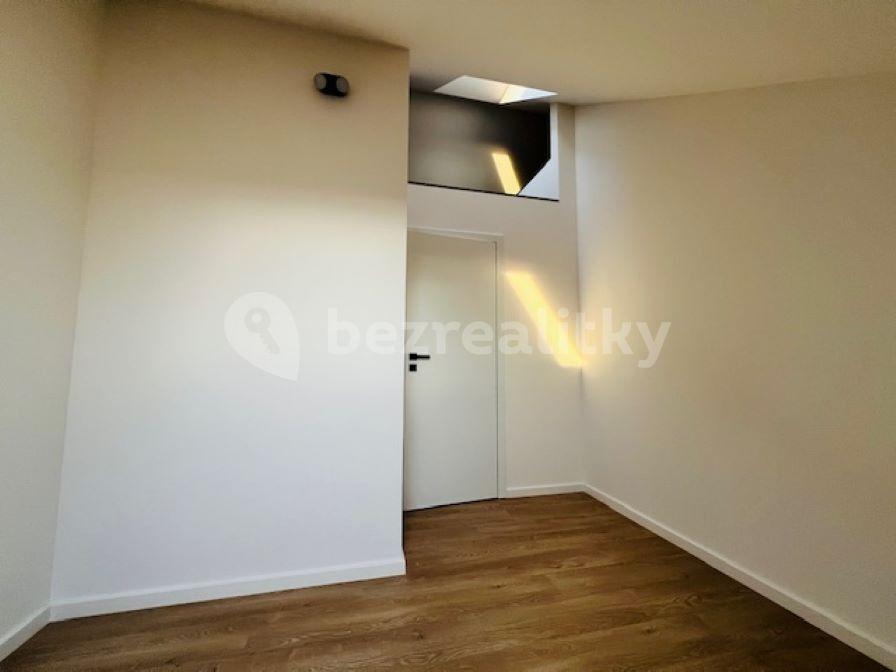 3 bedroom with open-plan kitchen flat to rent, 90 m², Budějovická, Prague, Prague