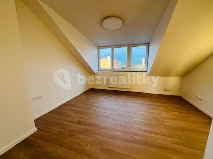 3 bedroom with open-plan kitchen flat to rent, 90 m², Budějovická, Prague, Prague