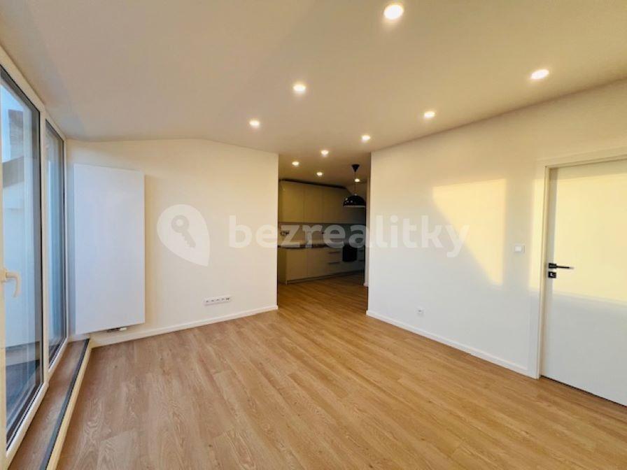 3 bedroom with open-plan kitchen flat to rent, 90 m², Budějovická, Prague, Prague