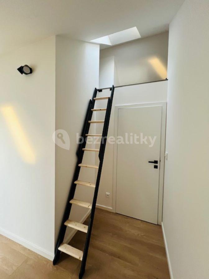 3 bedroom with open-plan kitchen flat to rent, 90 m², Budějovická, Prague, Prague