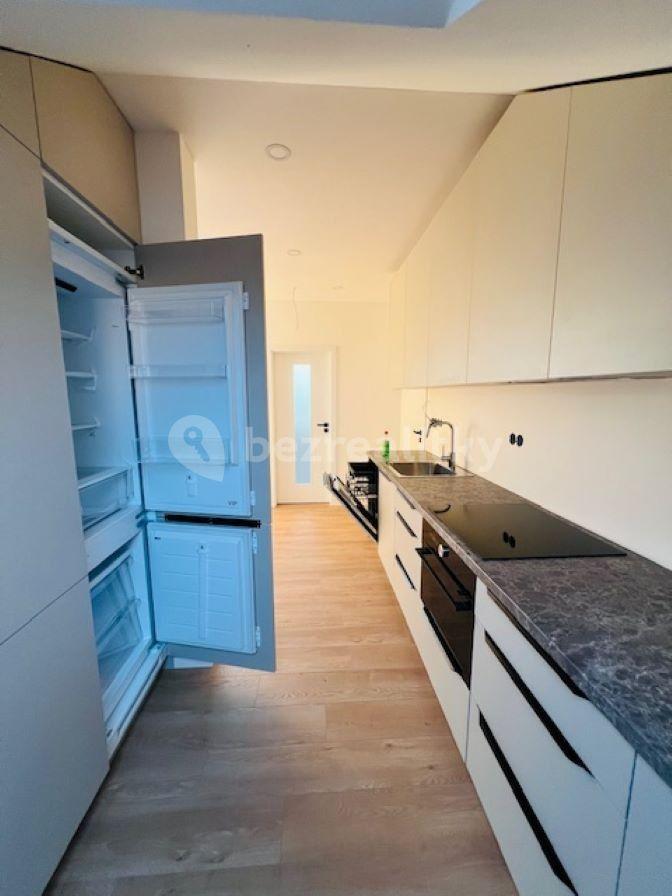 3 bedroom with open-plan kitchen flat to rent, 90 m², Budějovická, Prague, Prague