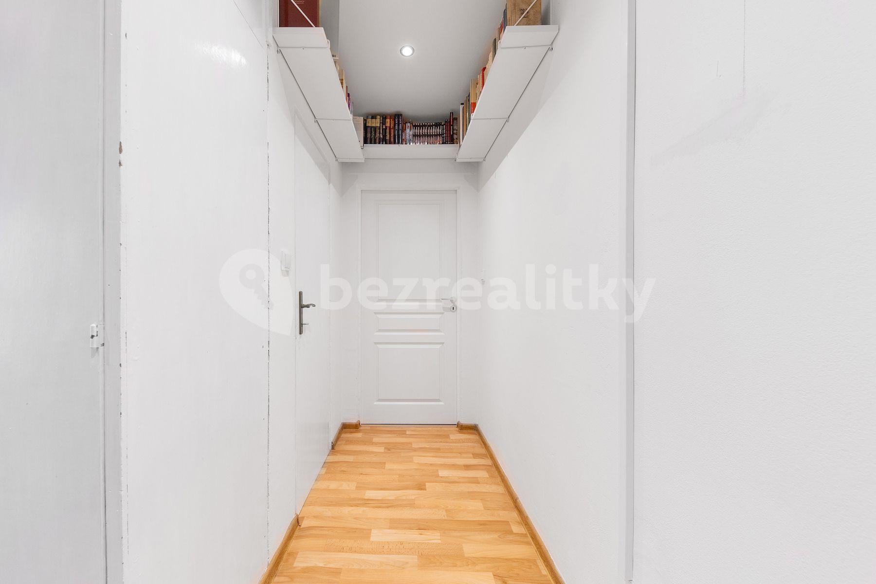 3 bedroom flat for sale, 67 m², kpt. Jaroše, Olomouc, Olomoucký Region