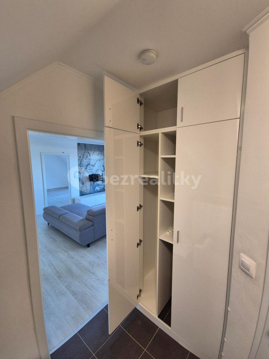 2 bedroom with open-plan kitchen flat to rent, 69 m², Kubišova, Nehvizdy, Středočeský Region