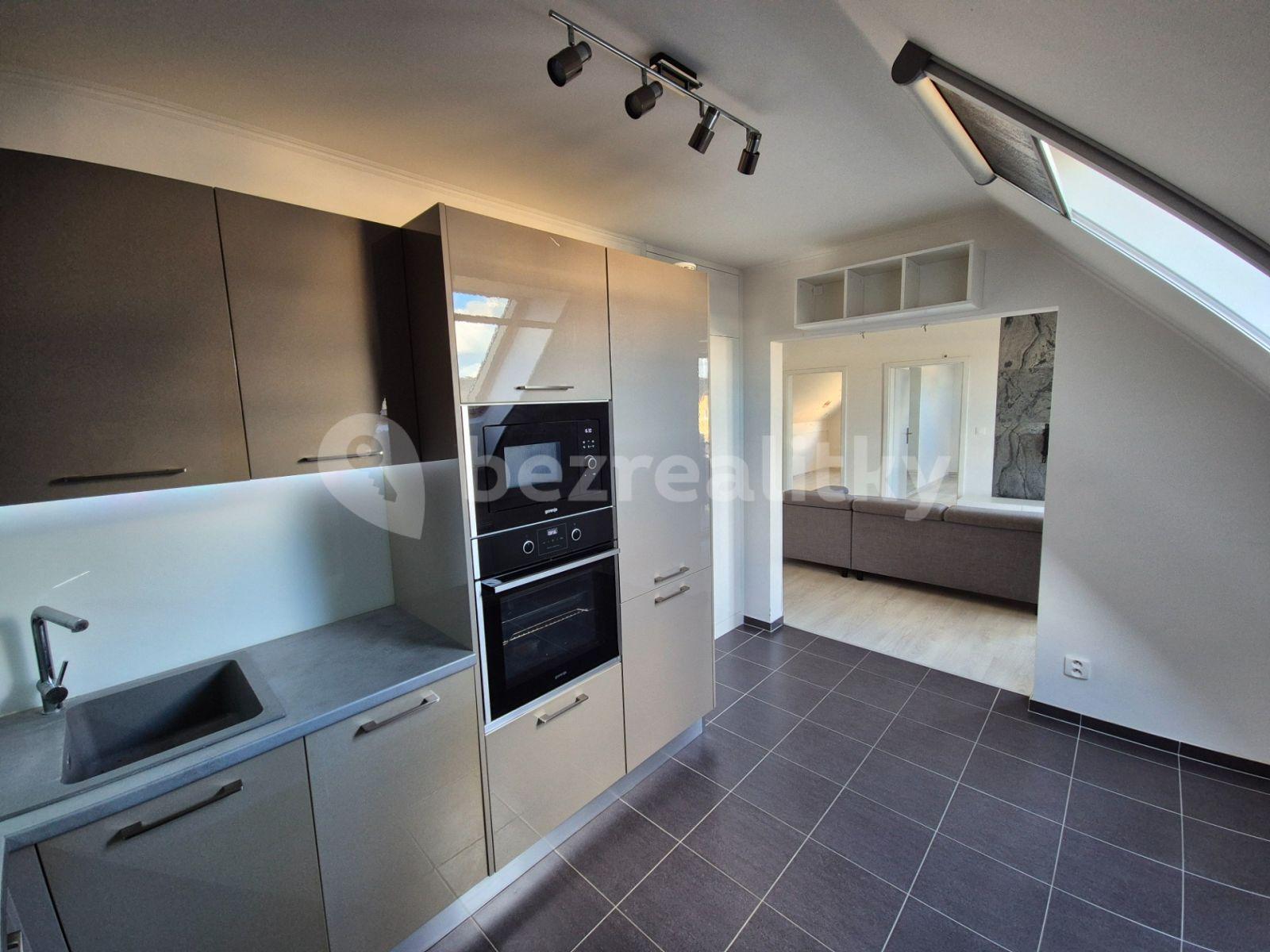 2 bedroom with open-plan kitchen flat to rent, 69 m², Kubišova, Nehvizdy, Středočeský Region