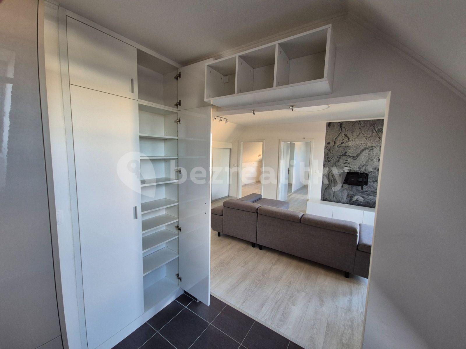 2 bedroom with open-plan kitchen flat to rent, 69 m², Kubišova, Nehvizdy, Středočeský Region