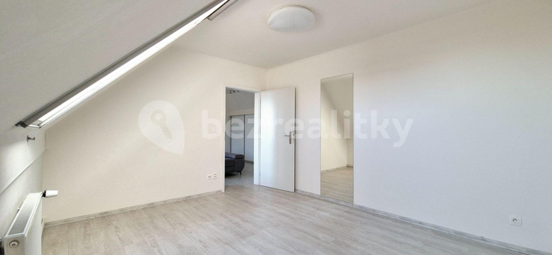 2 bedroom with open-plan kitchen flat to rent, 69 m², Kubišova, Nehvizdy, Středočeský Region