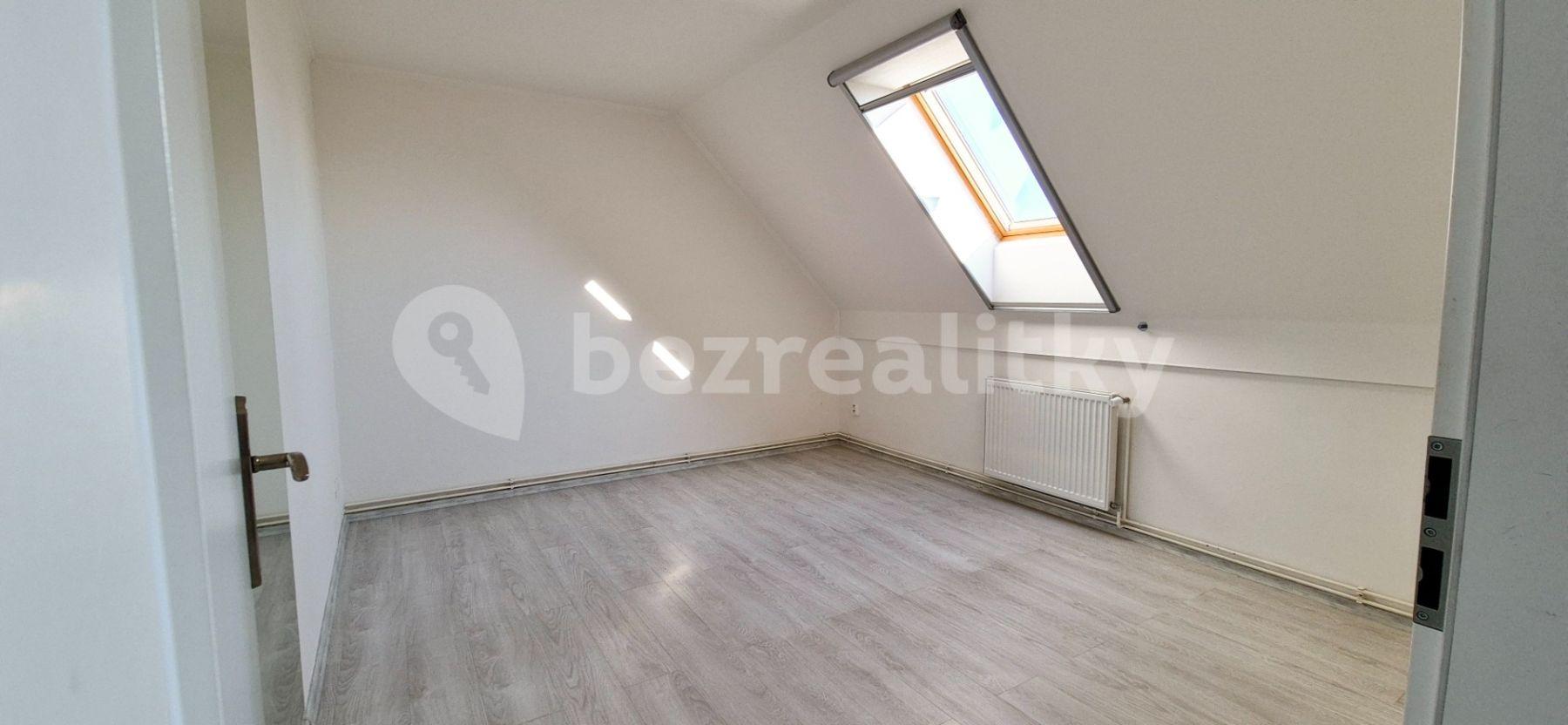 2 bedroom with open-plan kitchen flat to rent, 69 m², Kubišova, Nehvizdy, Středočeský Region