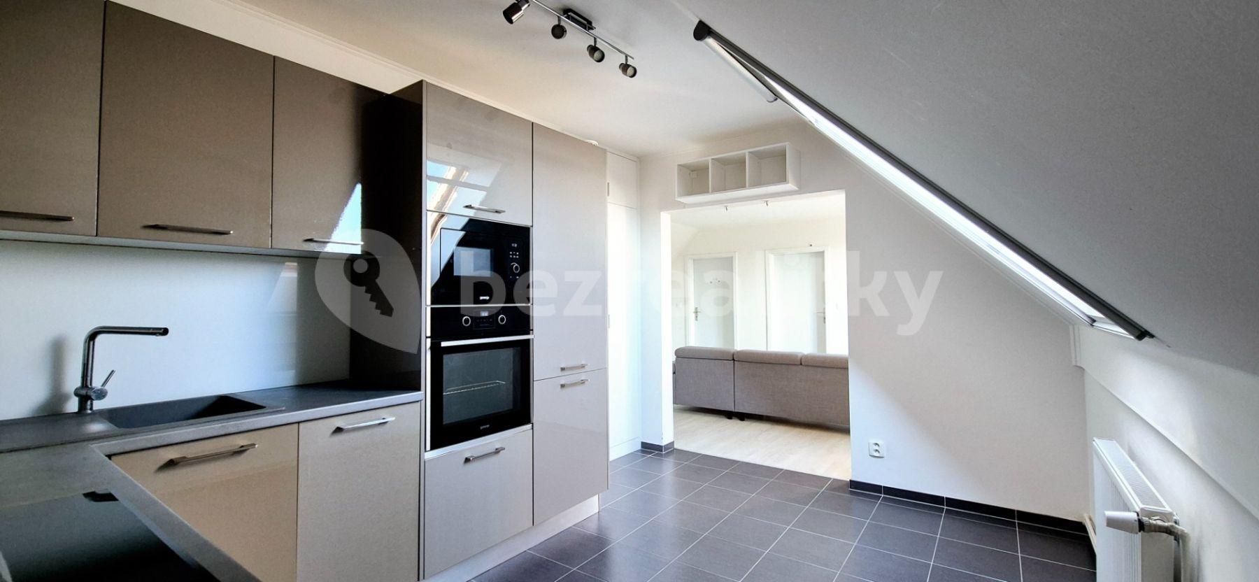 2 bedroom with open-plan kitchen flat to rent, 69 m², Kubišova, Nehvizdy, Středočeský Region