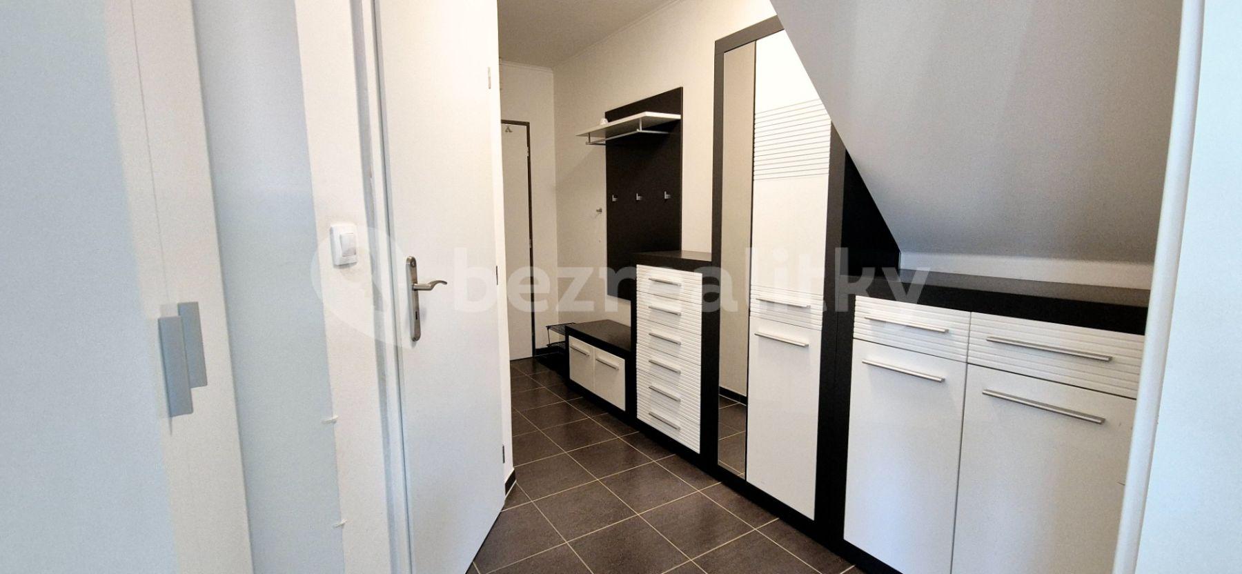 2 bedroom with open-plan kitchen flat to rent, 69 m², Kubišova, Nehvizdy, Středočeský Region