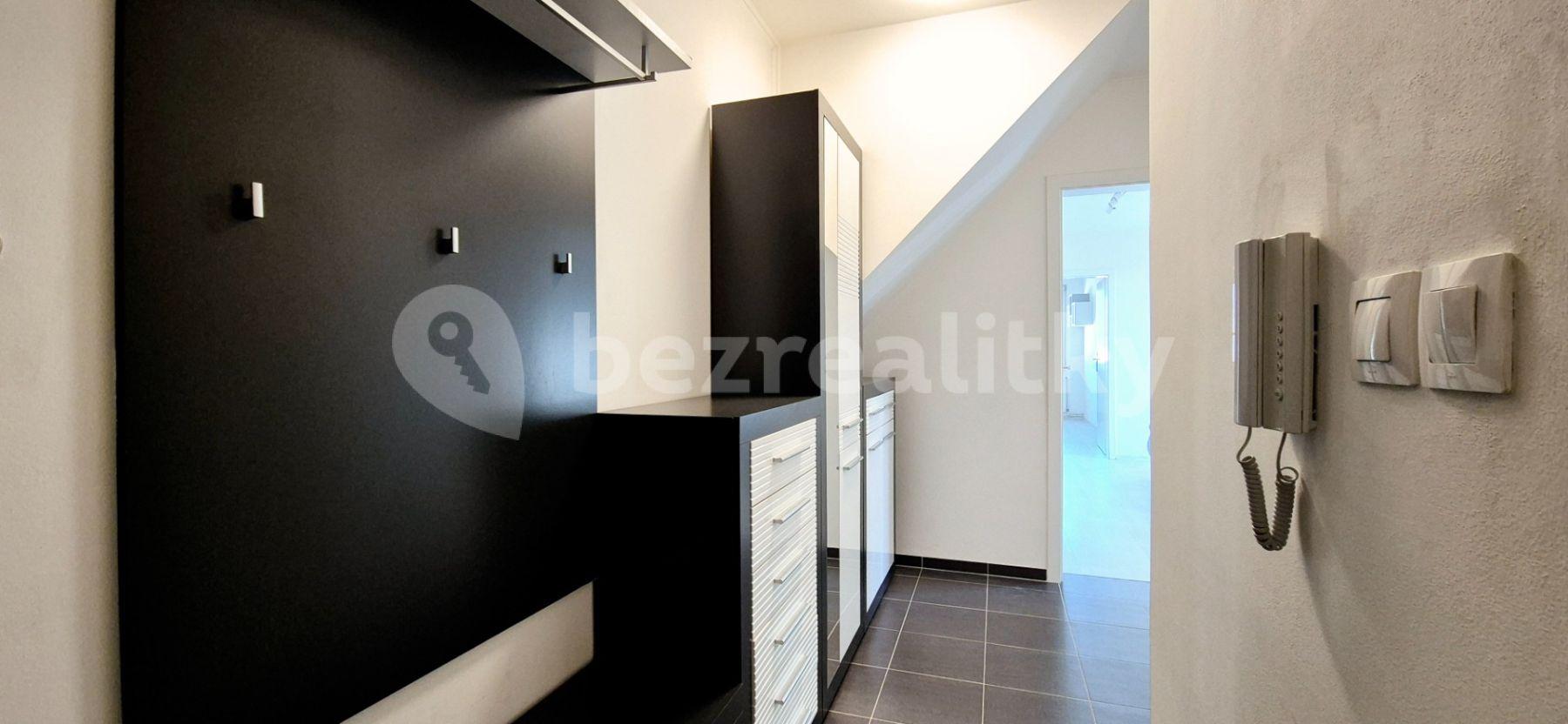 2 bedroom with open-plan kitchen flat to rent, 69 m², Kubišova, Nehvizdy, Středočeský Region