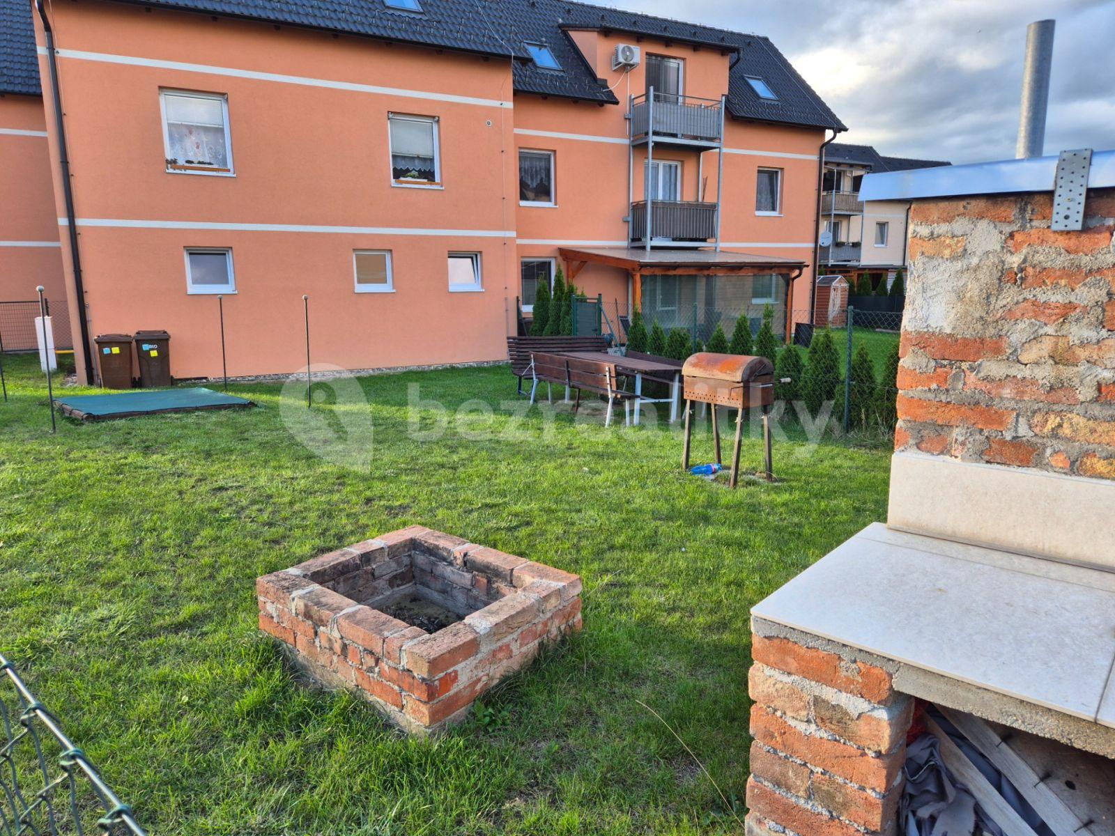 2 bedroom with open-plan kitchen flat to rent, 69 m², Kubišova, Nehvizdy, Středočeský Region