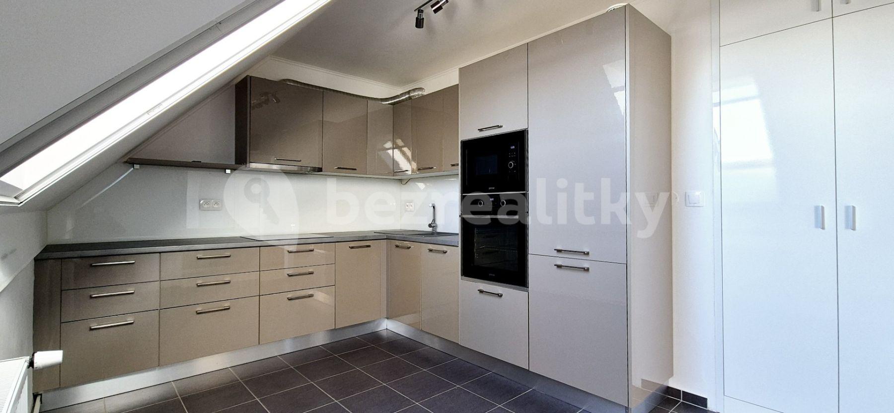 2 bedroom with open-plan kitchen flat to rent, 69 m², Kubišova, Nehvizdy, Středočeský Region