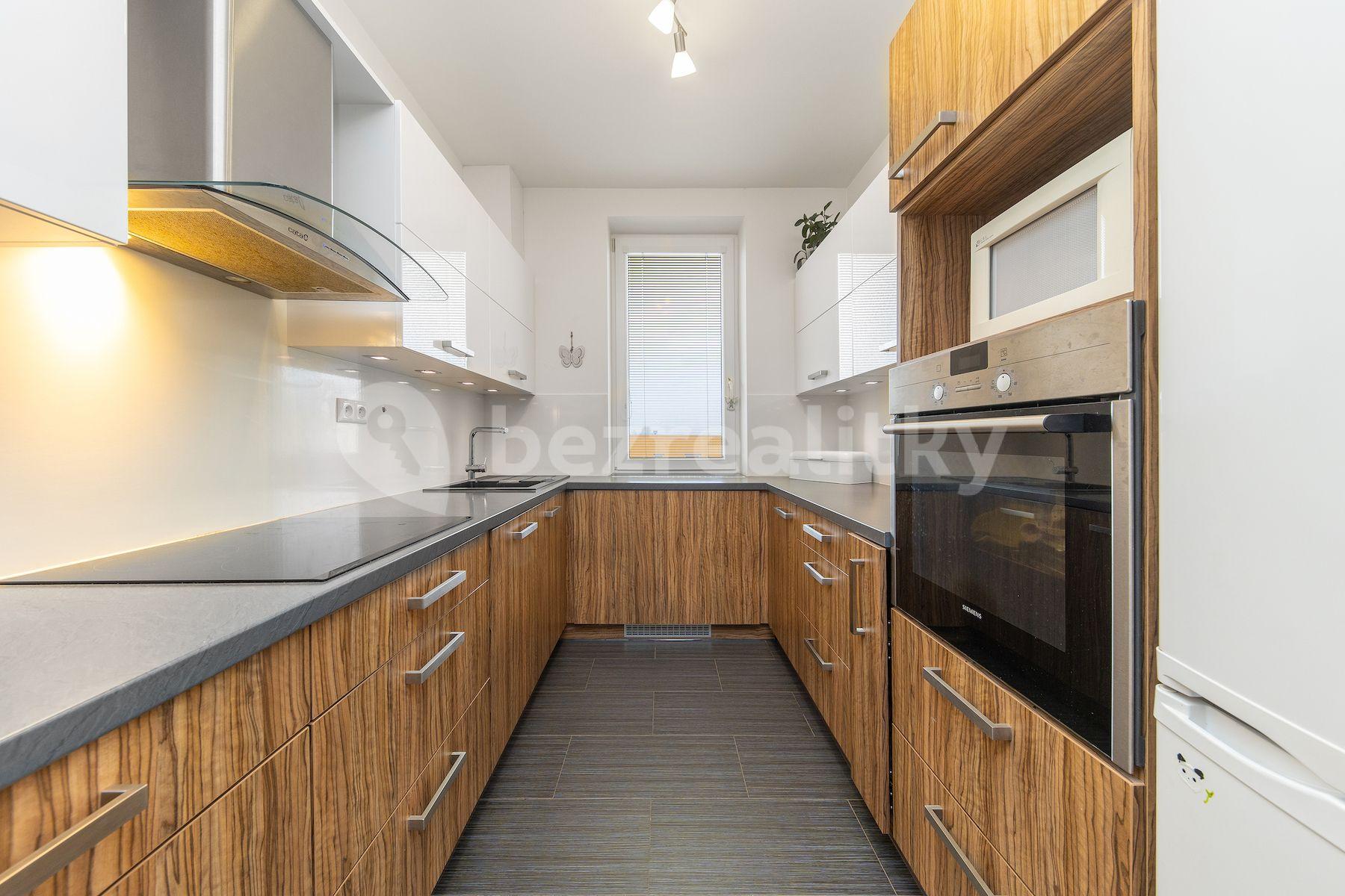 2 bedroom with open-plan kitchen flat for sale, 99 m², Přízřenická, Modřice, Jihomoravský Region