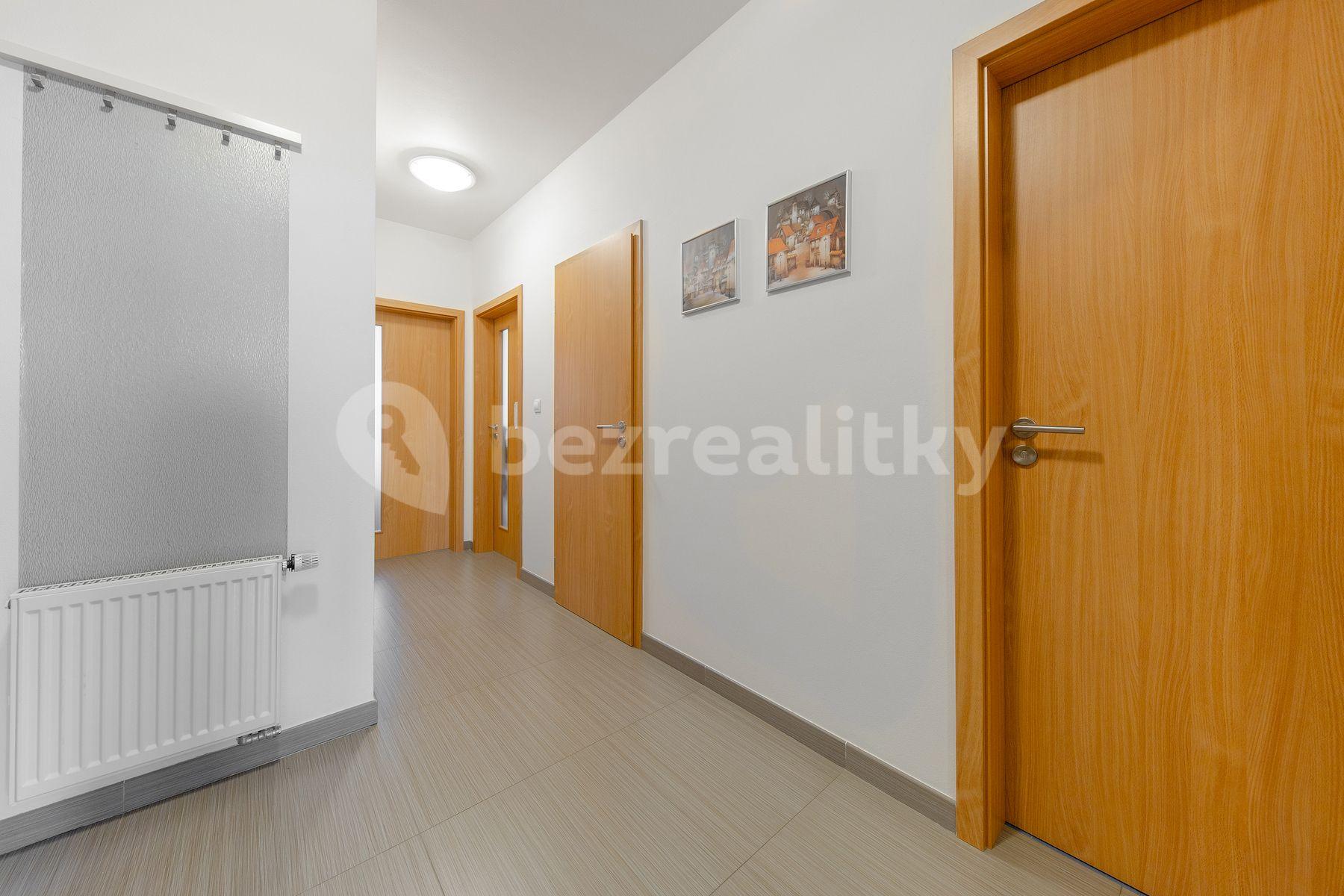 2 bedroom with open-plan kitchen flat for sale, 99 m², Přízřenická, Modřice, Jihomoravský Region