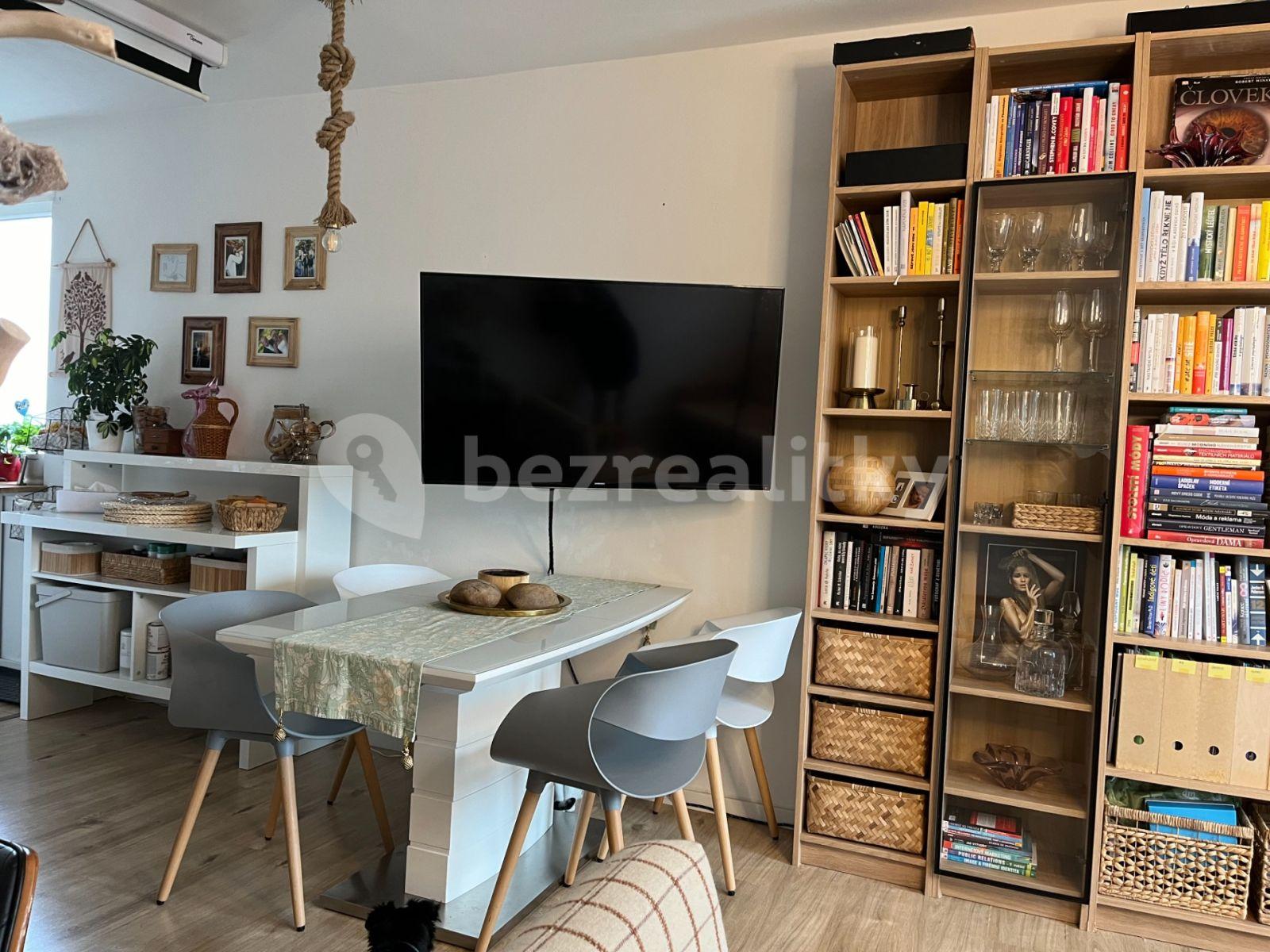 2 bedroom with open-plan kitchen flat to rent, 75 m², Rilská, Prague, Prague