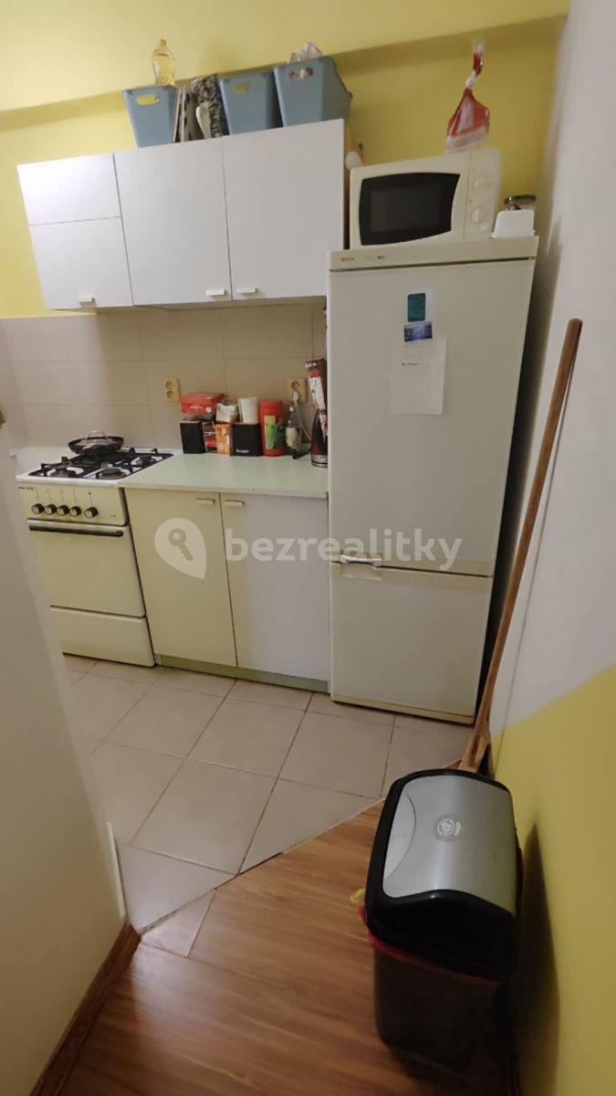 3 bedroom flat to rent, 43 m², Evropská, Prague, Prague