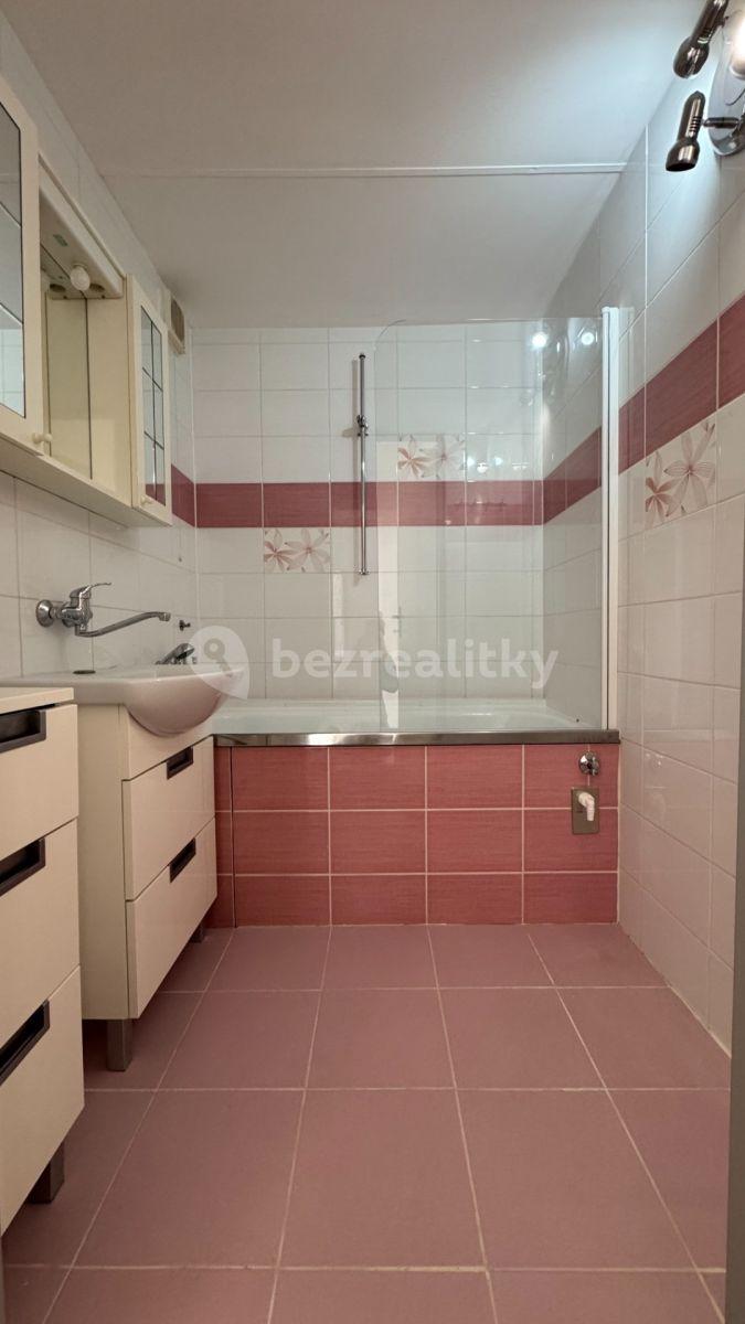 3 bedroom flat to rent, 70 m², Hnězdenská, Prague, Prague