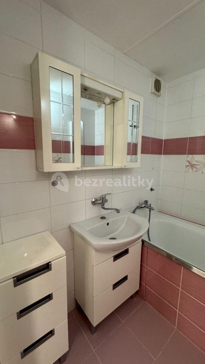 3 bedroom flat to rent, 70 m², Hnězdenská, Prague, Prague