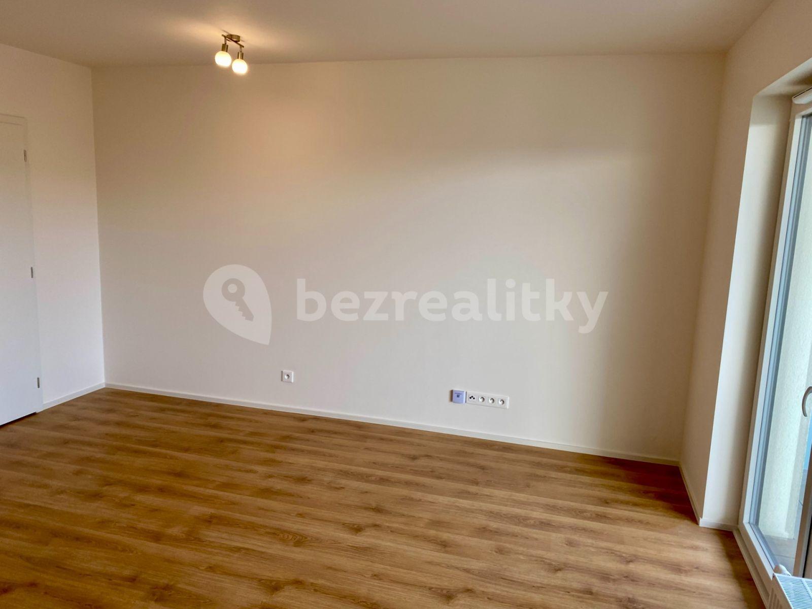 Studio flat to rent, 30 m², U Židovského hřbitova, Beroun, Středočeský Region