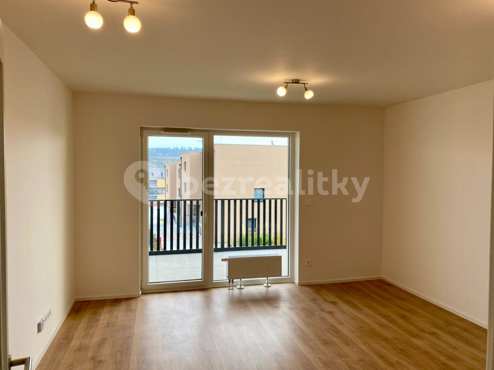 Studio flat to rent, 30 m², U Židovského hřbitova, Beroun, Středočeský Region