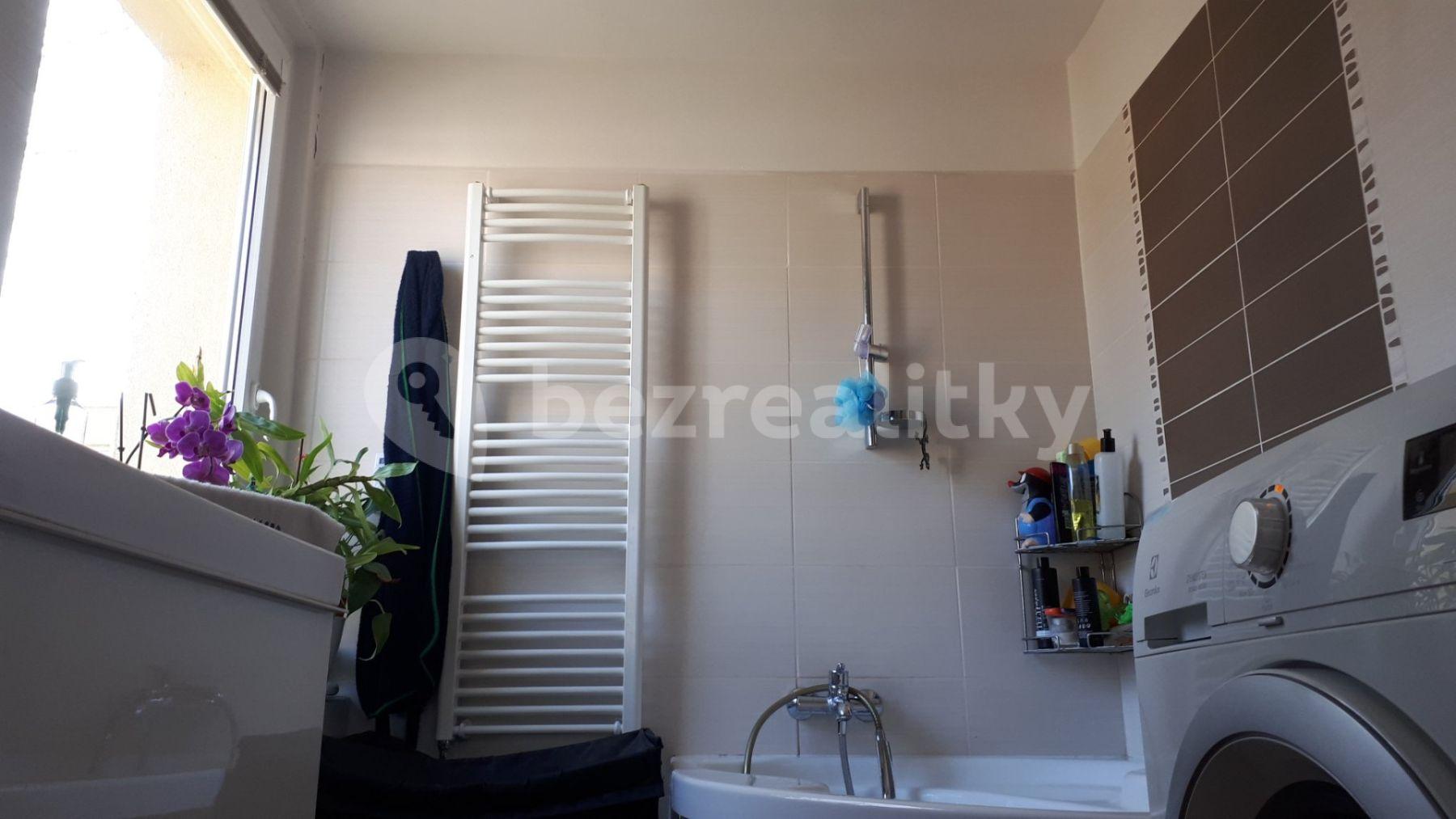 2 bedroom with open-plan kitchen flat for sale, 60 m², Novoborská, Prague, Prague