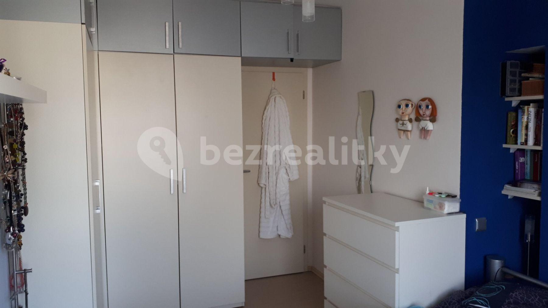 2 bedroom with open-plan kitchen flat for sale, 60 m², Novoborská, Prague, Prague