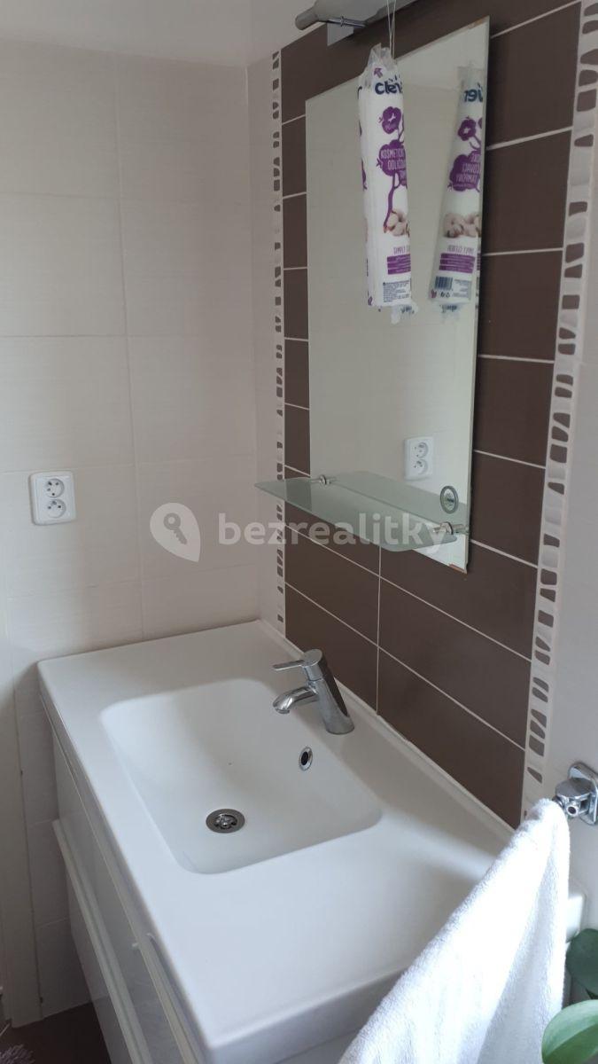 2 bedroom with open-plan kitchen flat for sale, 60 m², Novoborská, Prague, Prague