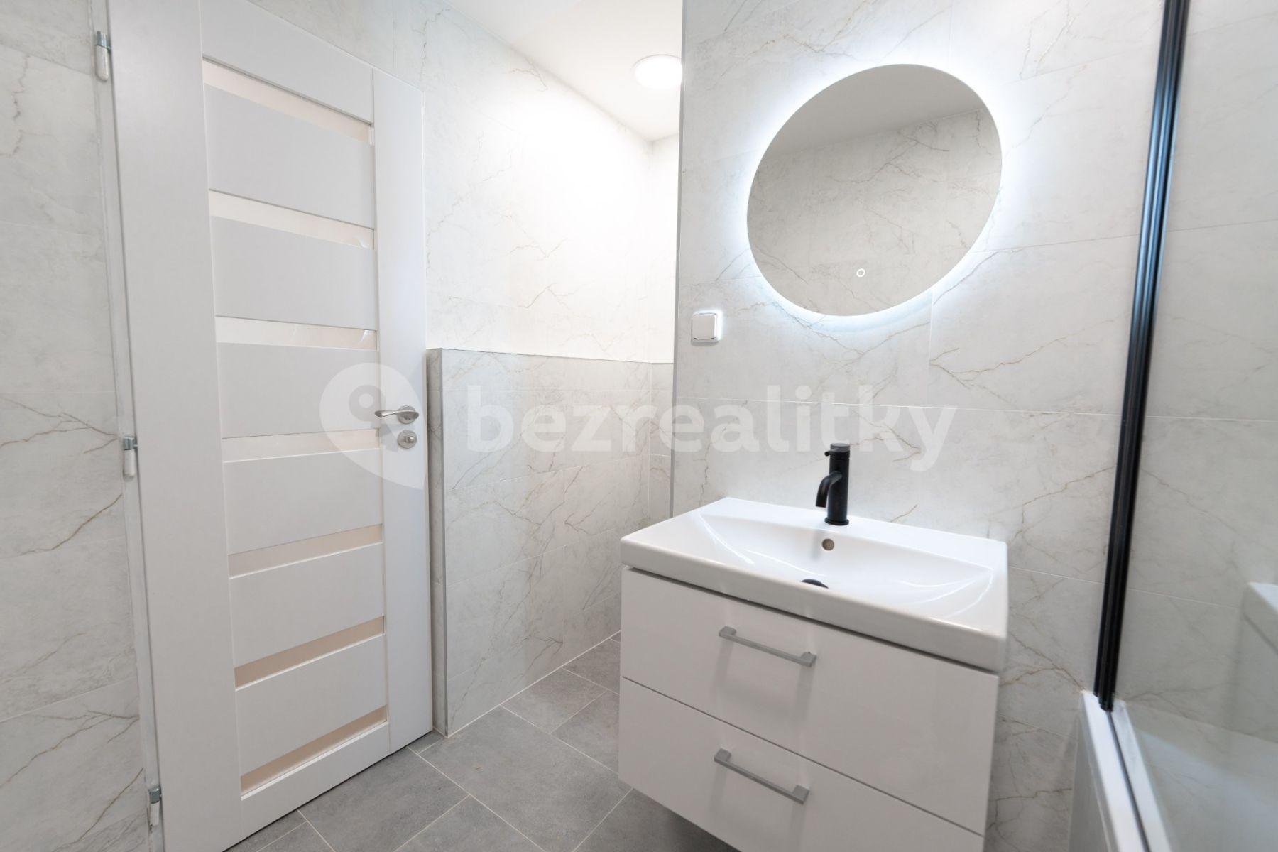 1 bedroom with open-plan kitchen flat for sale, 39 m², V Štíhlách, Prague, Prague