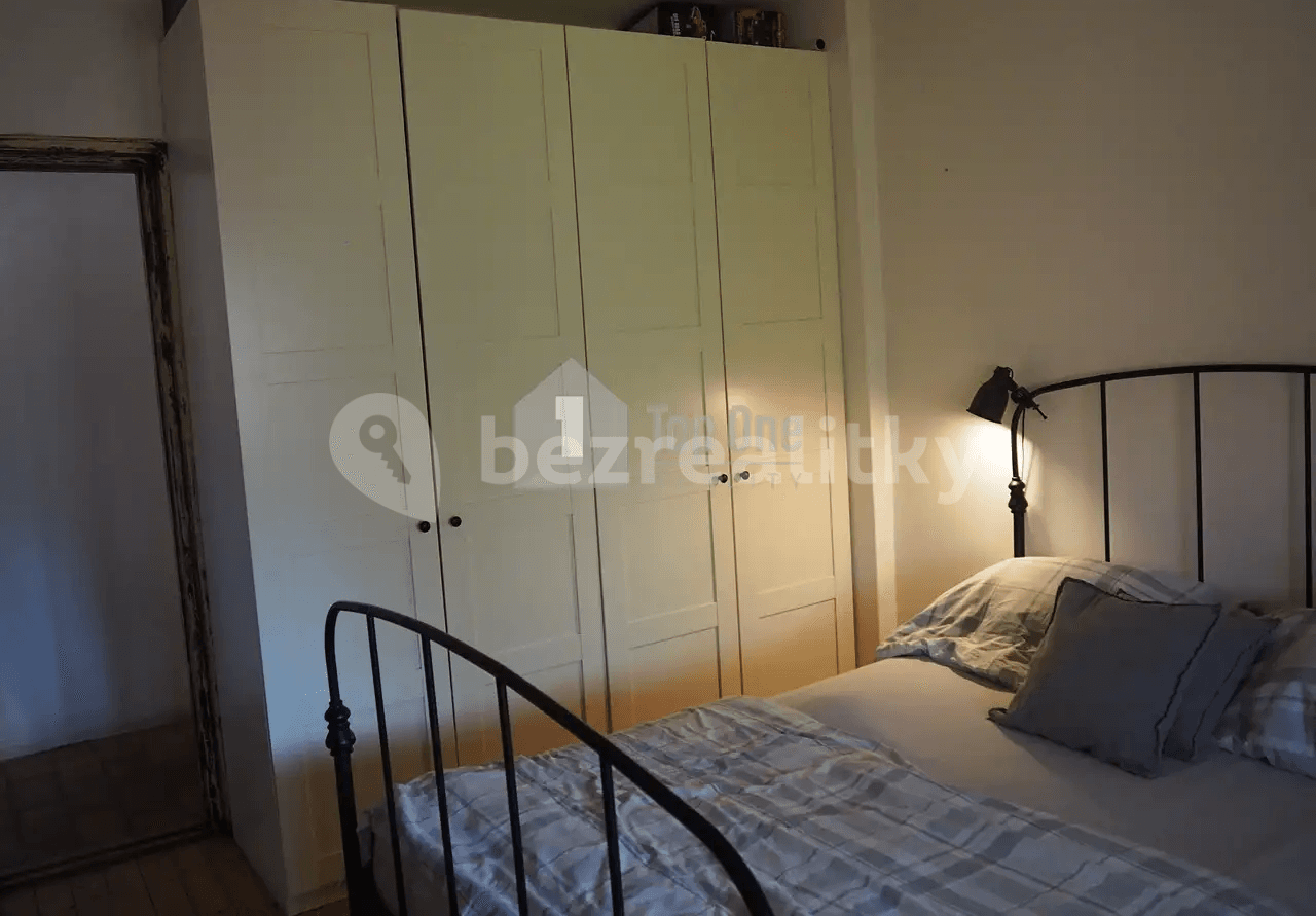 1 bedroom with open-plan kitchen flat for sale, 68 m², Roztoky, Středočeský Region