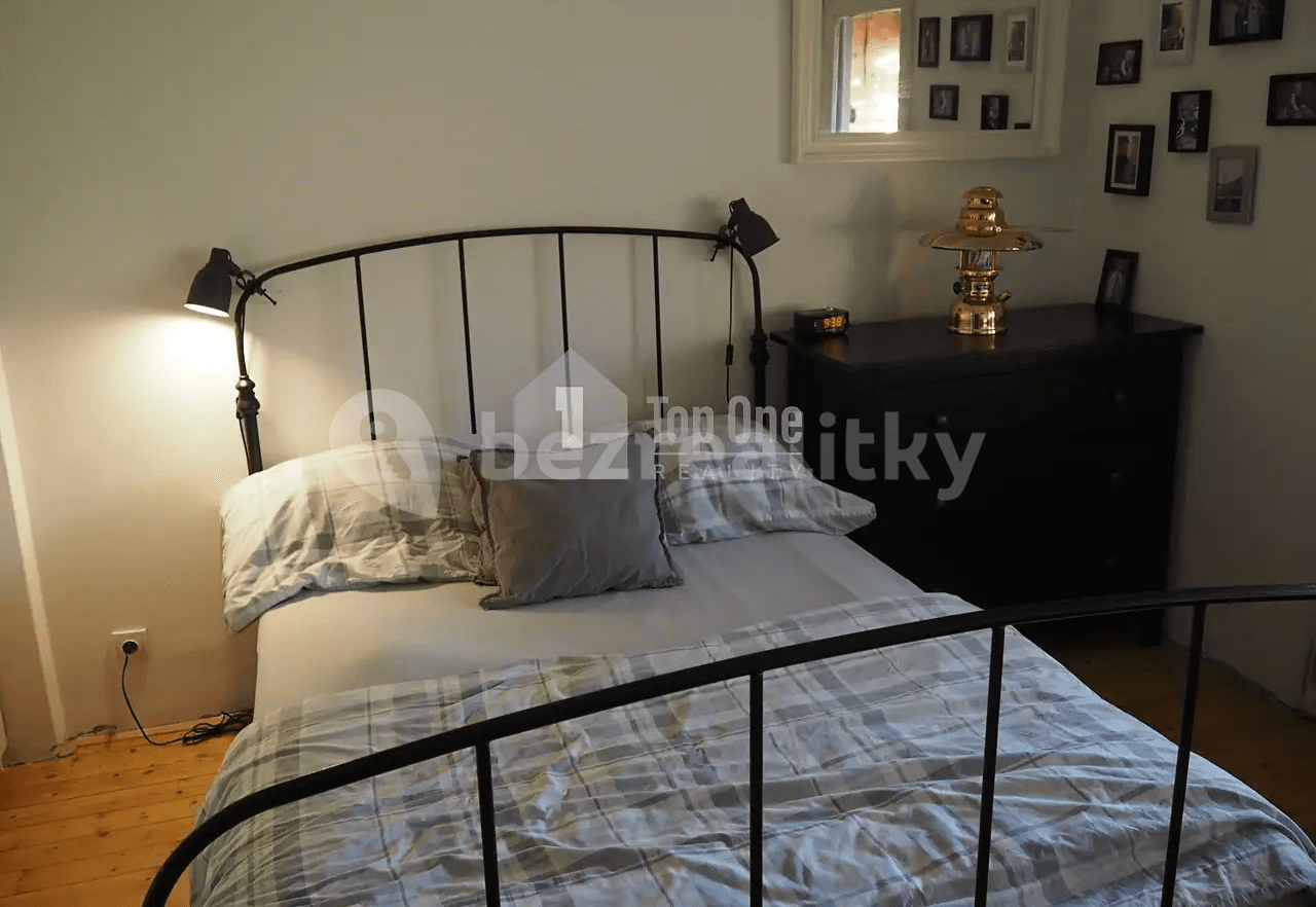 1 bedroom with open-plan kitchen flat for sale, 68 m², Roztoky, Středočeský Region