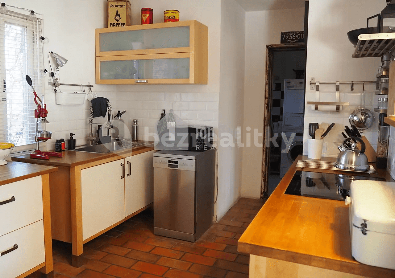 1 bedroom with open-plan kitchen flat for sale, 68 m², Roztoky, Středočeský Region