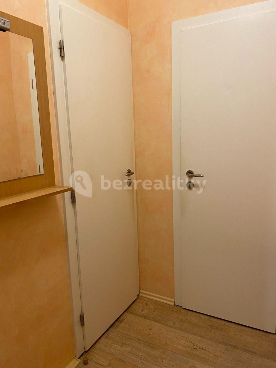 Studio flat for sale, 40 m², V Honech, Klecany, Středočeský Region