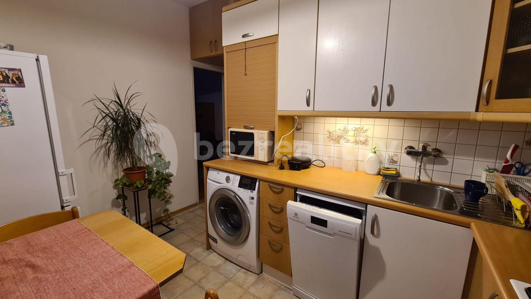 2 bedroom flat to rent, 54 m², Angolská, Prague, Prague