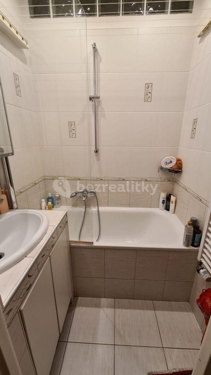 2 bedroom flat to rent, 54 m², Angolská, Prague, Prague