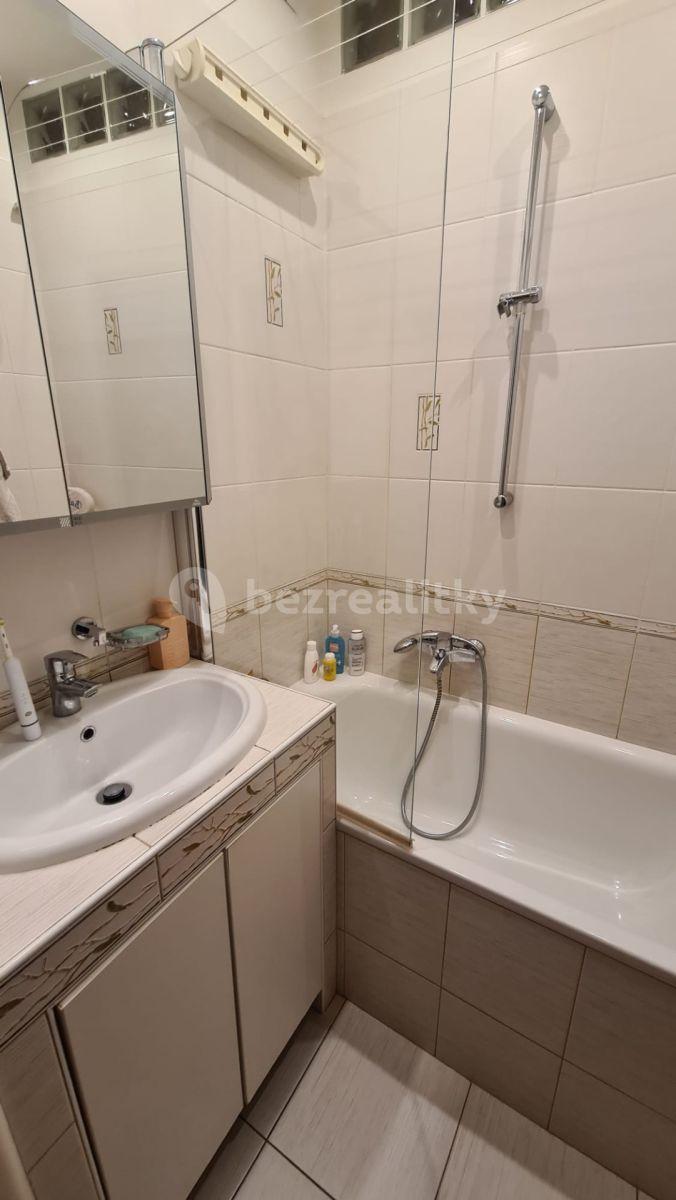 2 bedroom flat to rent, 54 m², Angolská, Prague, Prague