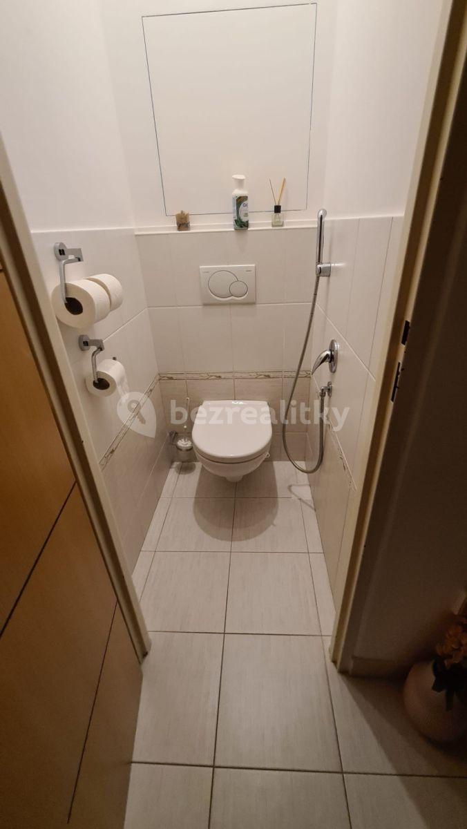 2 bedroom flat to rent, 54 m², Angolská, Prague, Prague