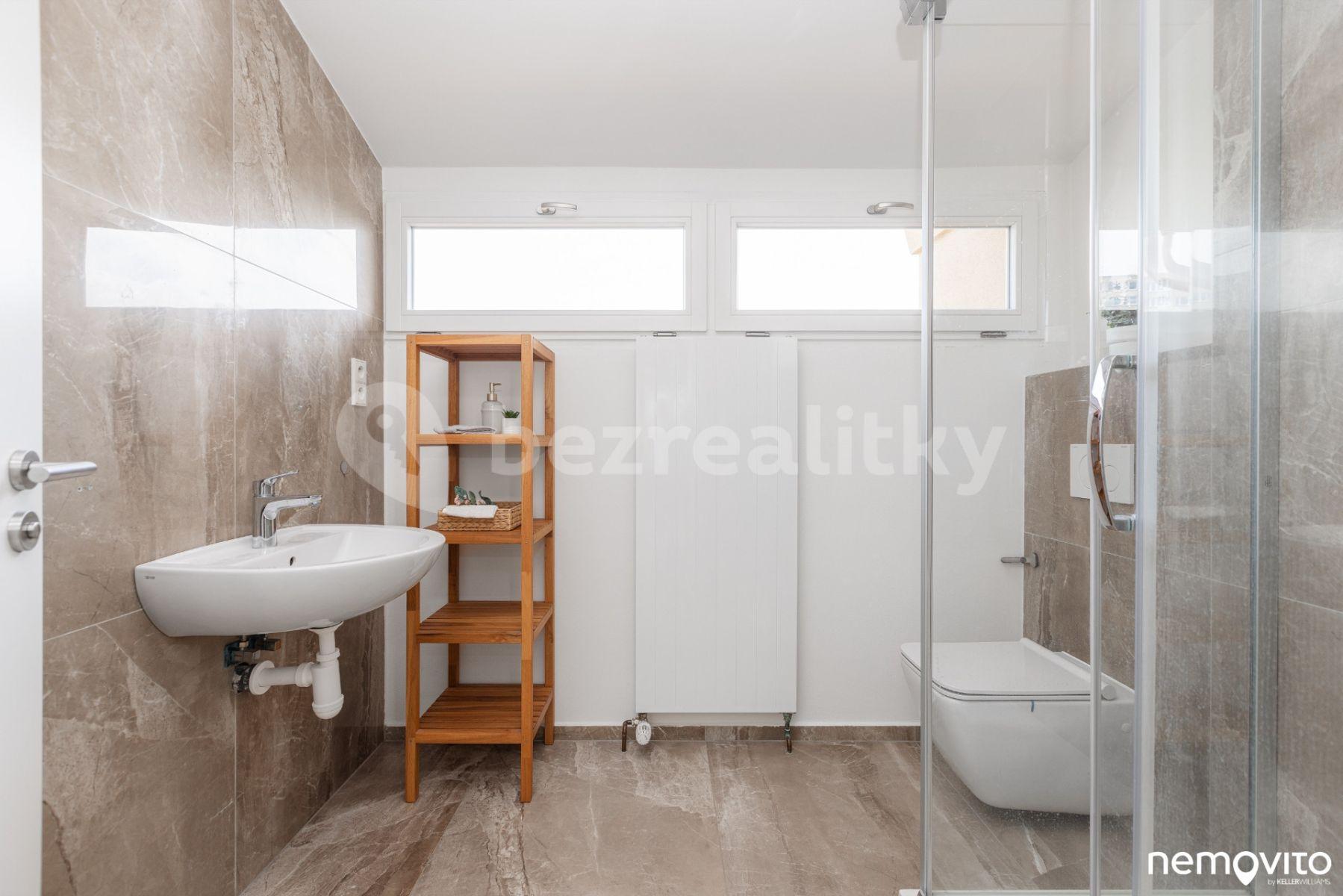 3 bedroom with open-plan kitchen flat to rent, 140 m², U Hrušky, Prague, Prague