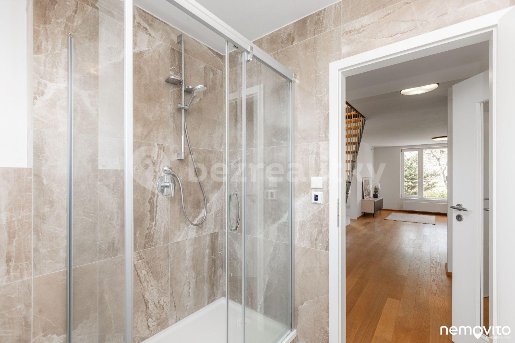 3 bedroom with open-plan kitchen flat to rent, 140 m², U Hrušky, Prague, Prague