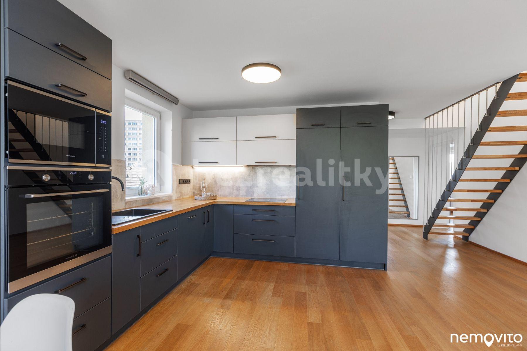 3 bedroom with open-plan kitchen flat to rent, 140 m², U Hrušky, Prague, Prague