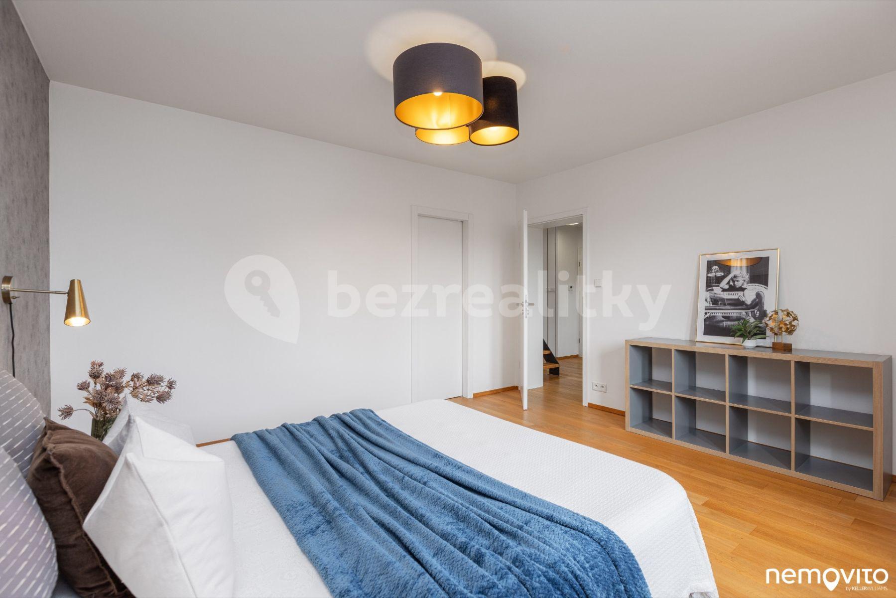 3 bedroom with open-plan kitchen flat to rent, 140 m², U Hrušky, Prague, Prague