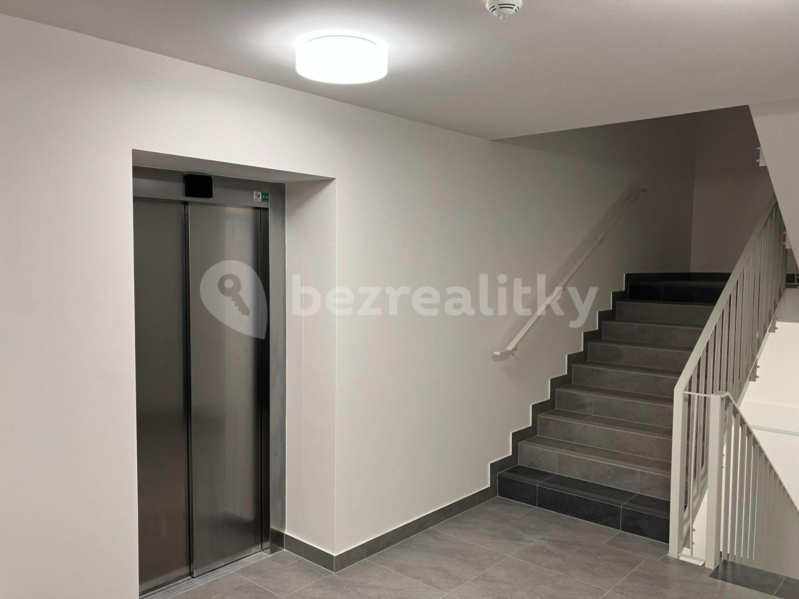 Studio flat to rent, 33 m², Kolbenova, Prague, Prague