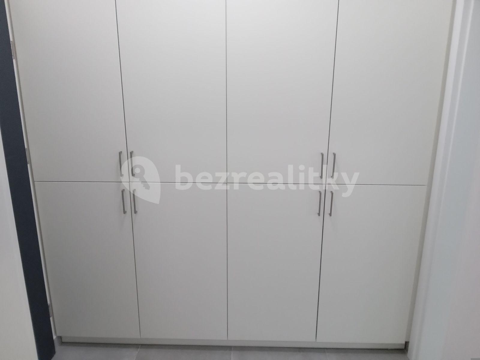 Studio flat to rent, 38 m², V Pitkovičkách, Prague, Prague